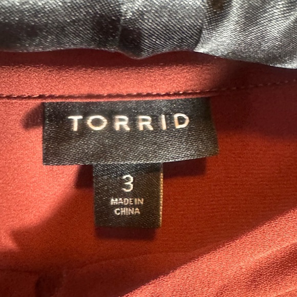 Torrid Size 3 Burgundy Blouse Warm Rust Tone Lace Sleeve Keyhole Top - Picture 5 of 5
